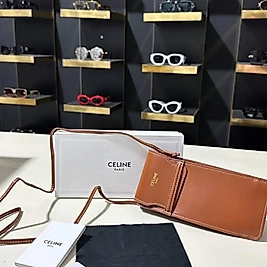 ELİNE TELEFON GÖZLÜK KUTUSU